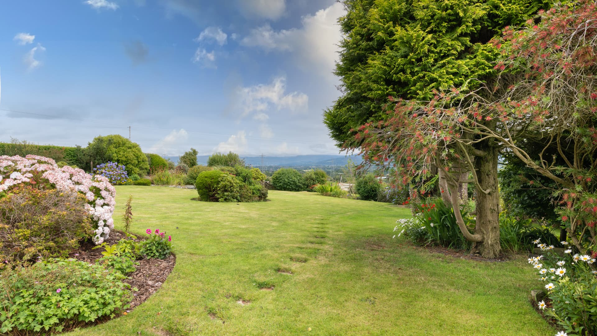Holiday homes with gardens