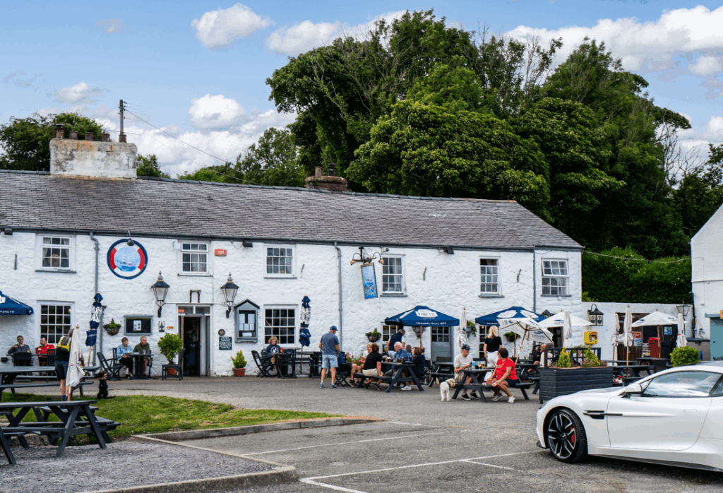 book direct Anglesey holiday cottages - pub at red wharf bay