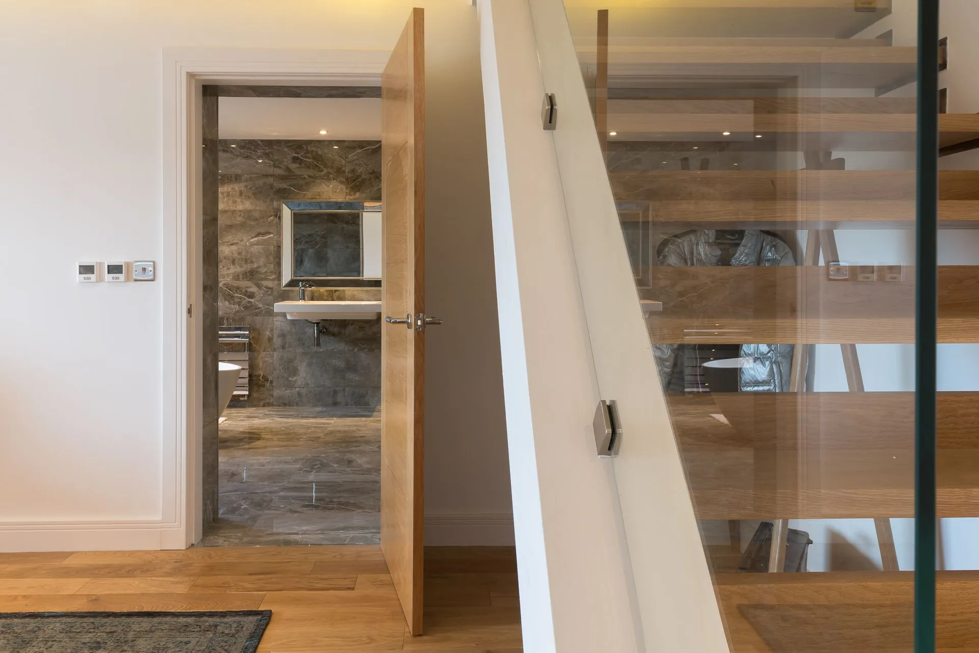 Cadair Arthur master bed en-suite view