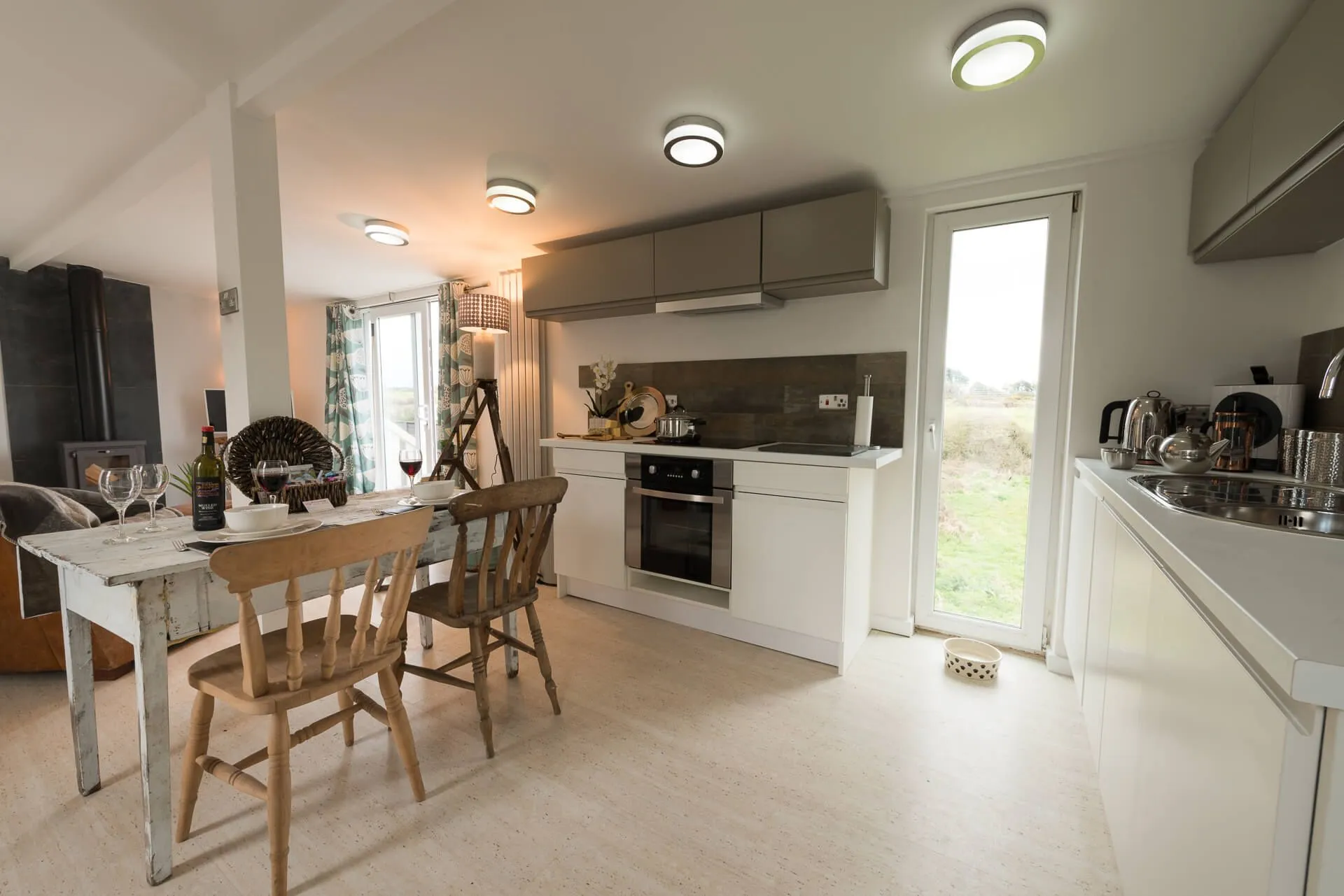 Bryn Bach Kitchen Diner - LLanfaelog 