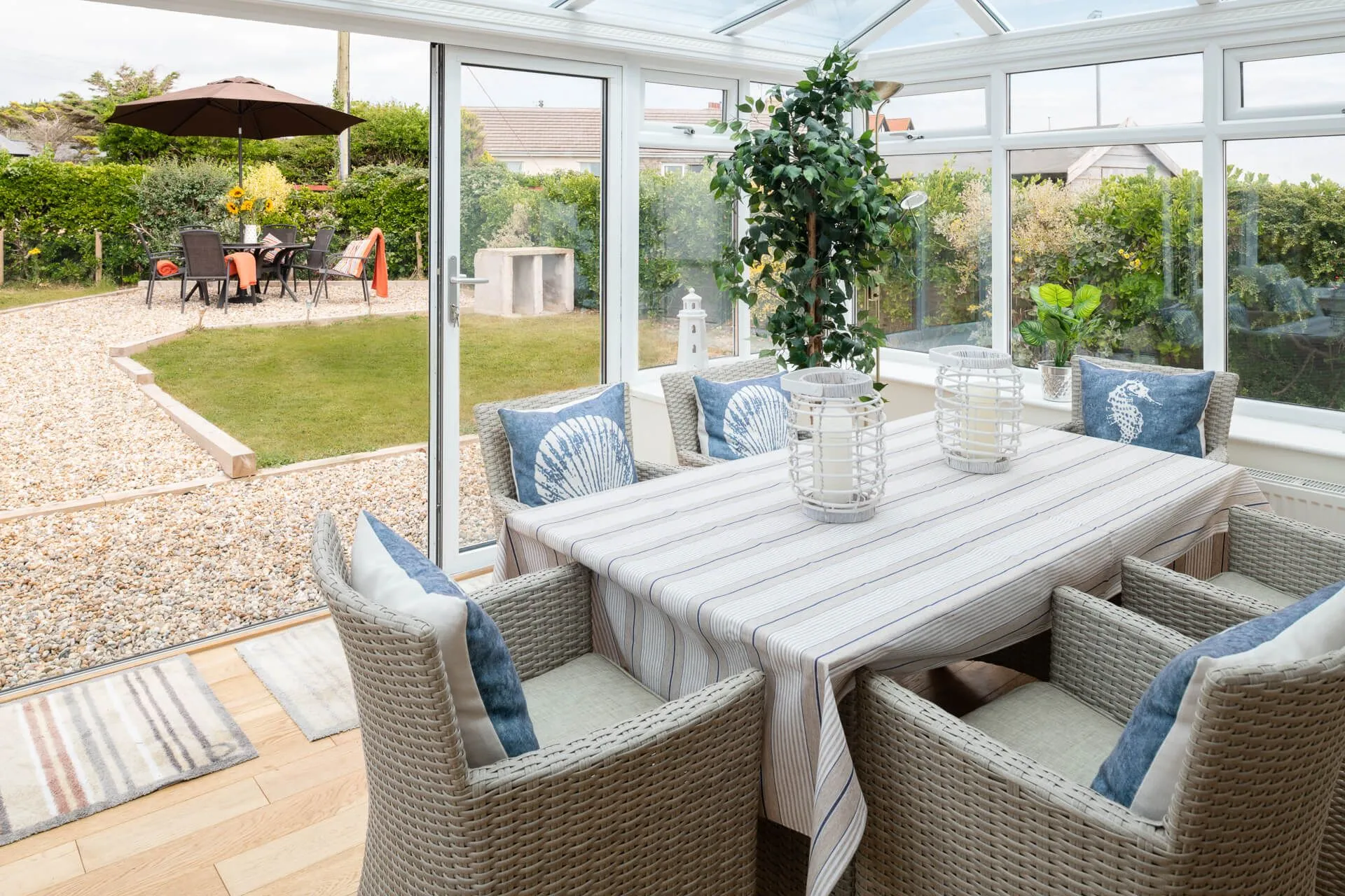 Chelford Conservatory and Dining area - Rhosneigr