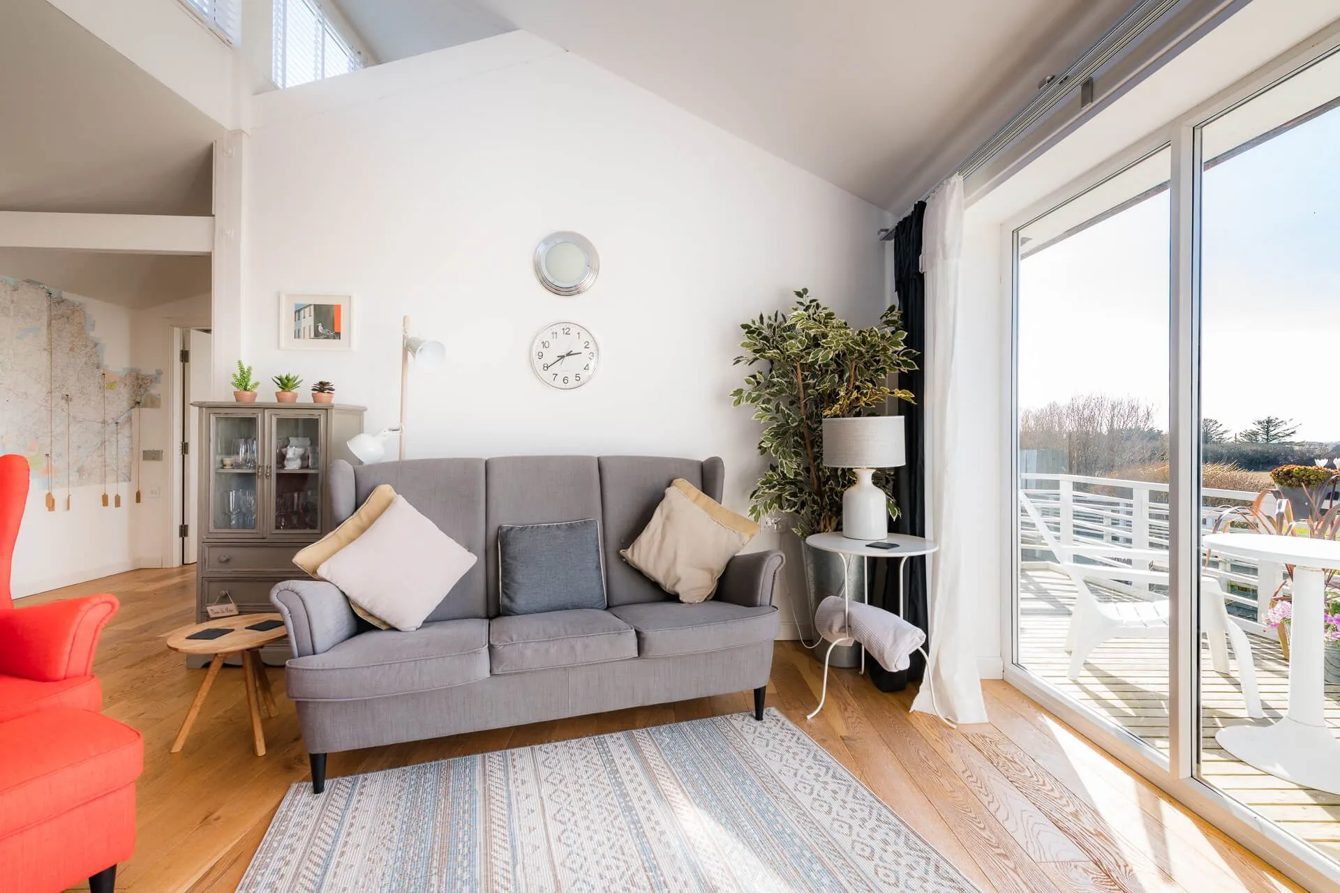 Owain's Lake View - Sofa 