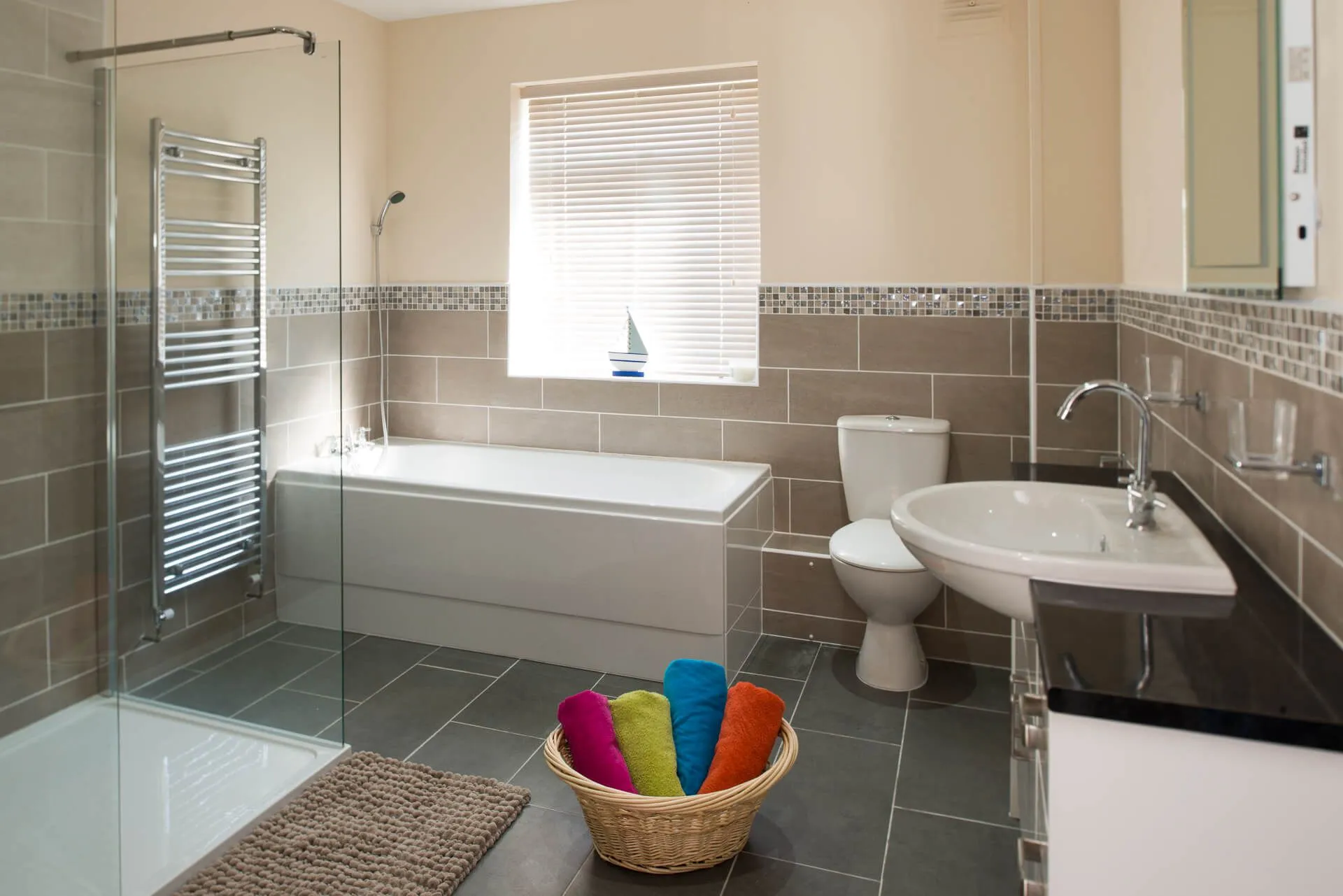 Pen Y Bryn - Downstairs bathroom