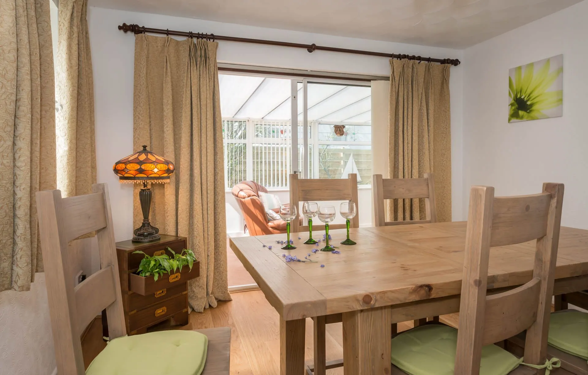 Rhonwil - Dining room table