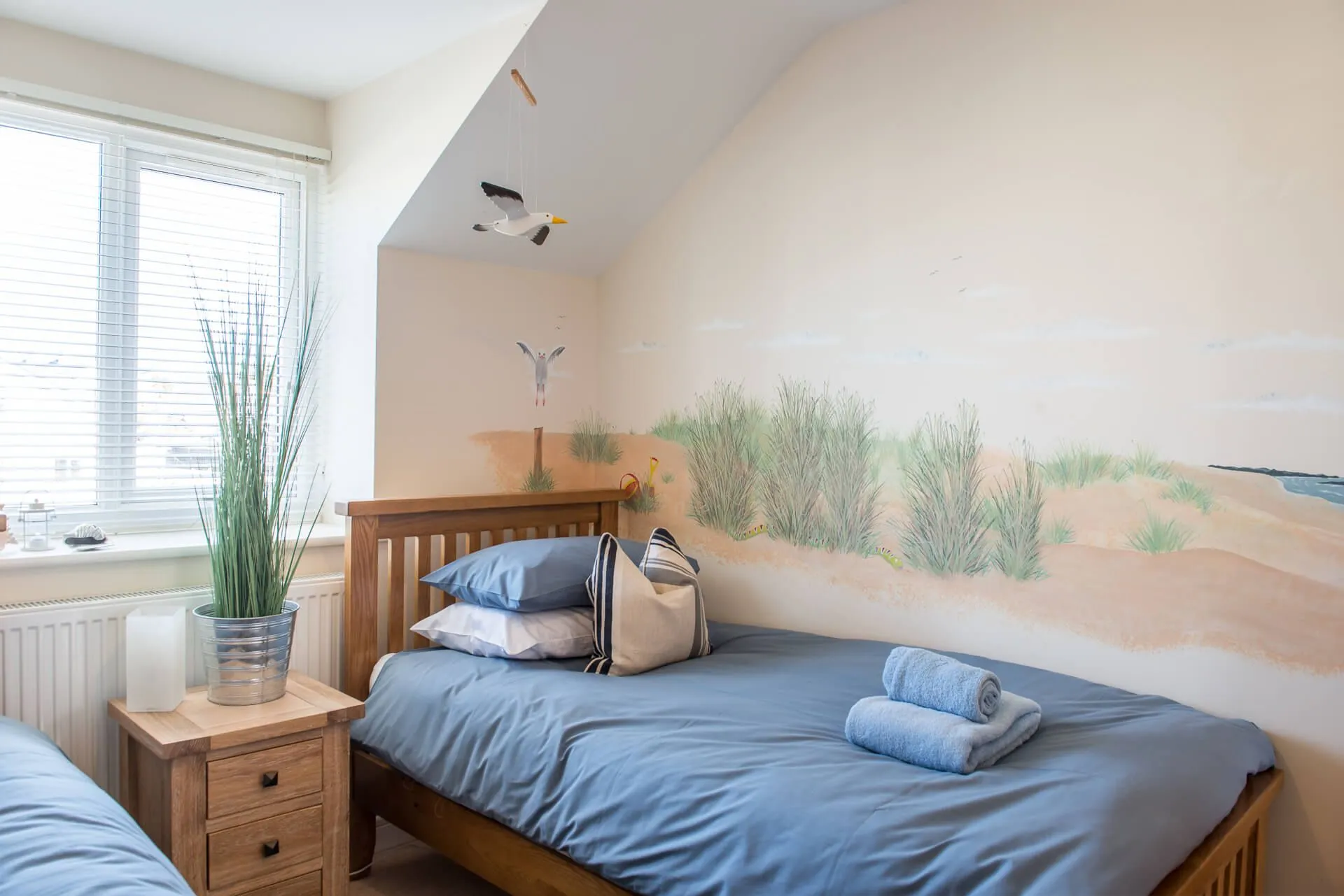Tides Reach Twin Bedroom Mural - Rhosneigr 