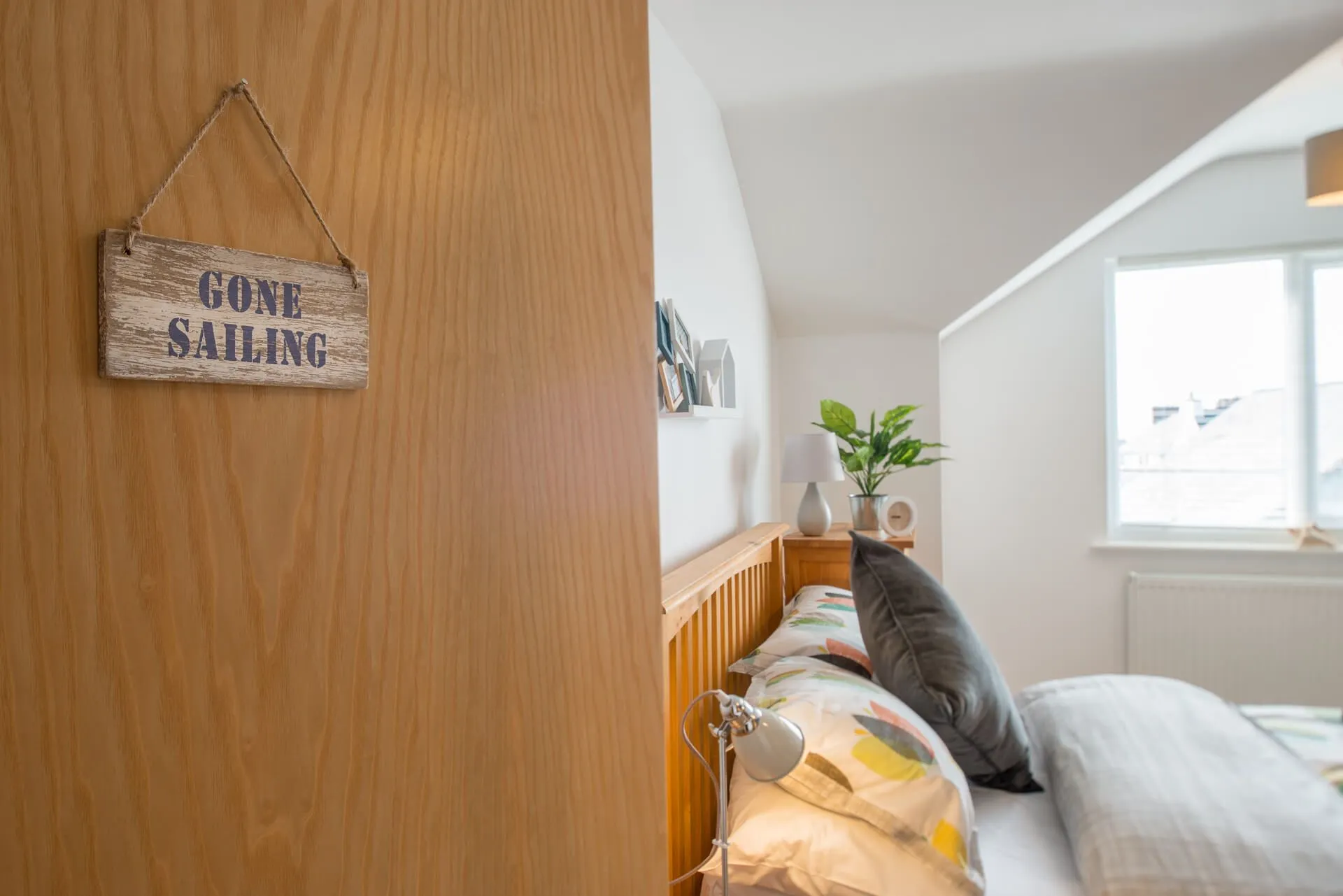 Tides Reach Master Bedroom - Rhosneigr 