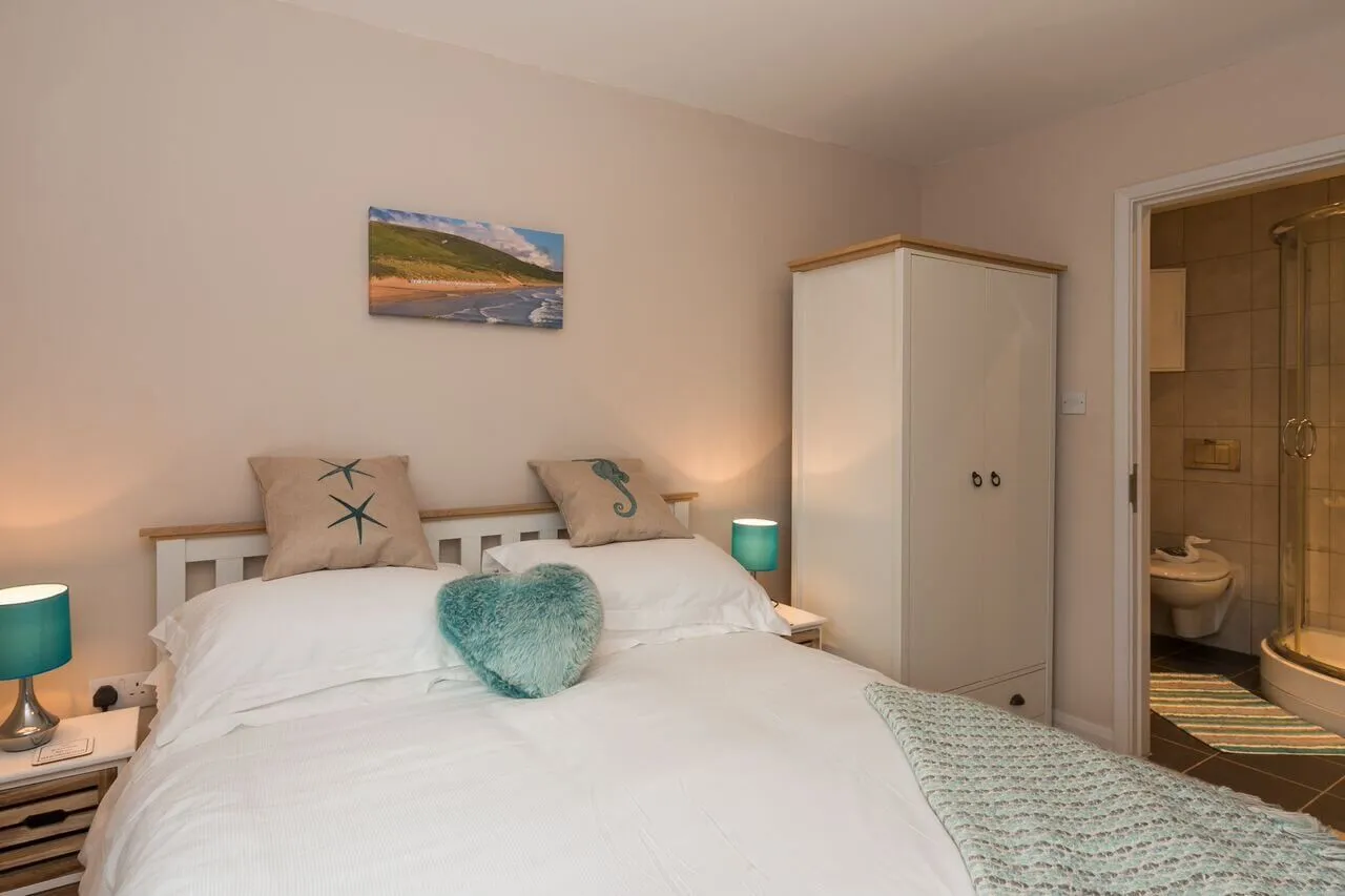 The View Double Bedroom - Rhosneigr 