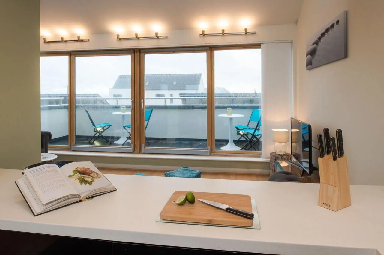 The View Kitchen Breakfast Bench - Rhosneigr 