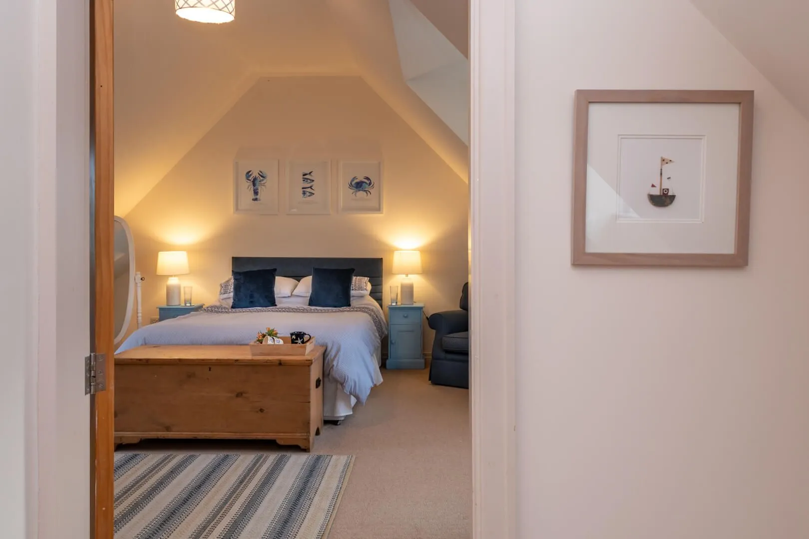 Lagwn Glas master bedroom from landing