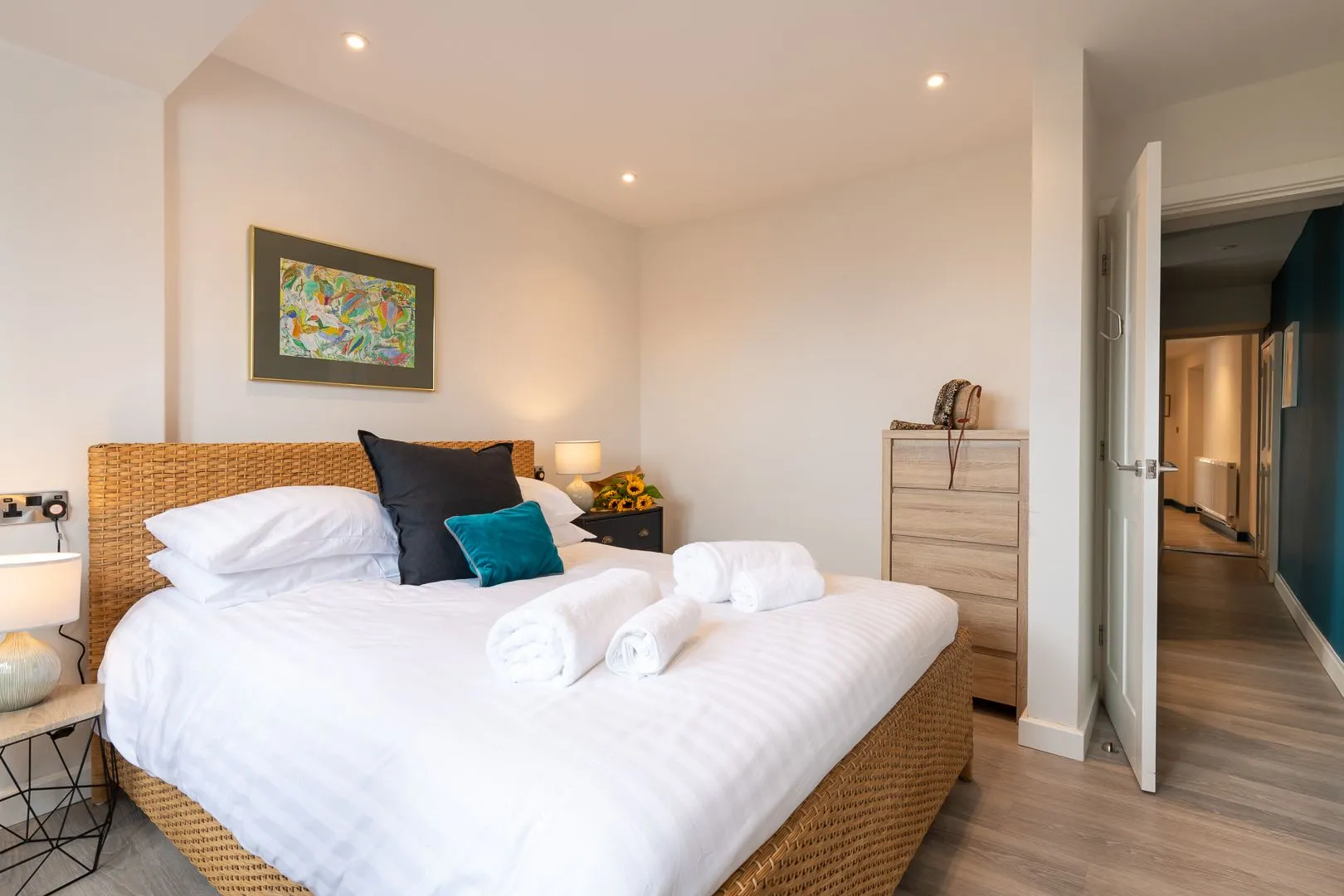 Llys Y Celeste king bedroom