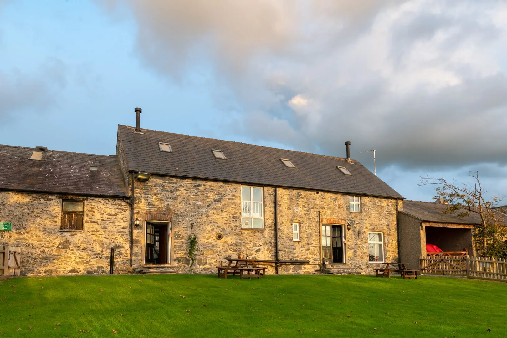 Bryn Lon Mawr farm building as a whole