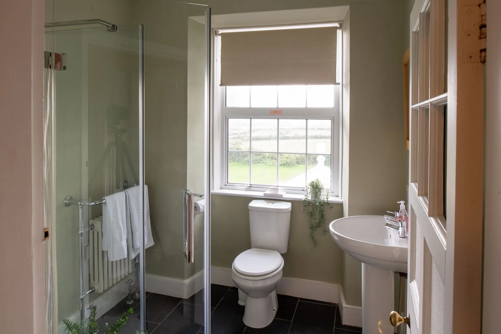 Ty Fferam Bailey family bathroom