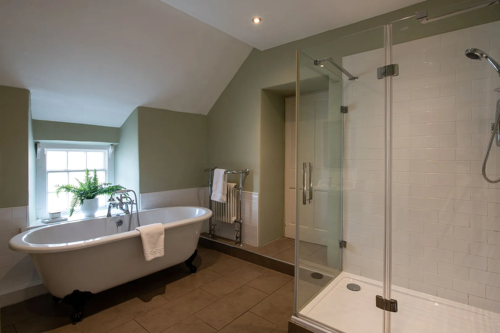 Ty Fferam Bailey Bathroom