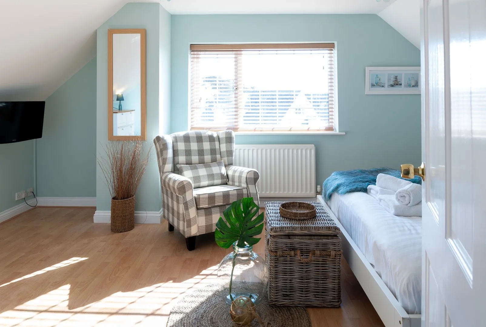 The Moorings - Upstairs superking with TV