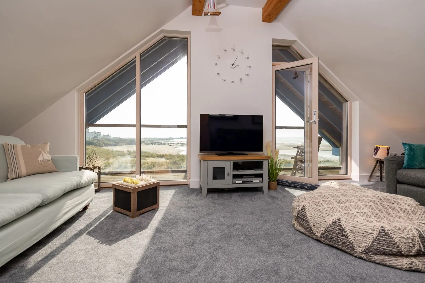 Niwl Y Mor - upstairs living room with a view