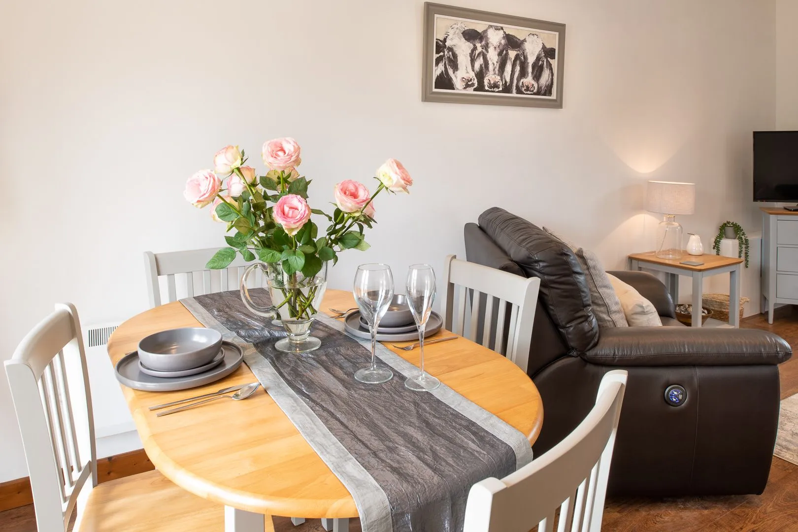 Y Bwthyn Dining Area