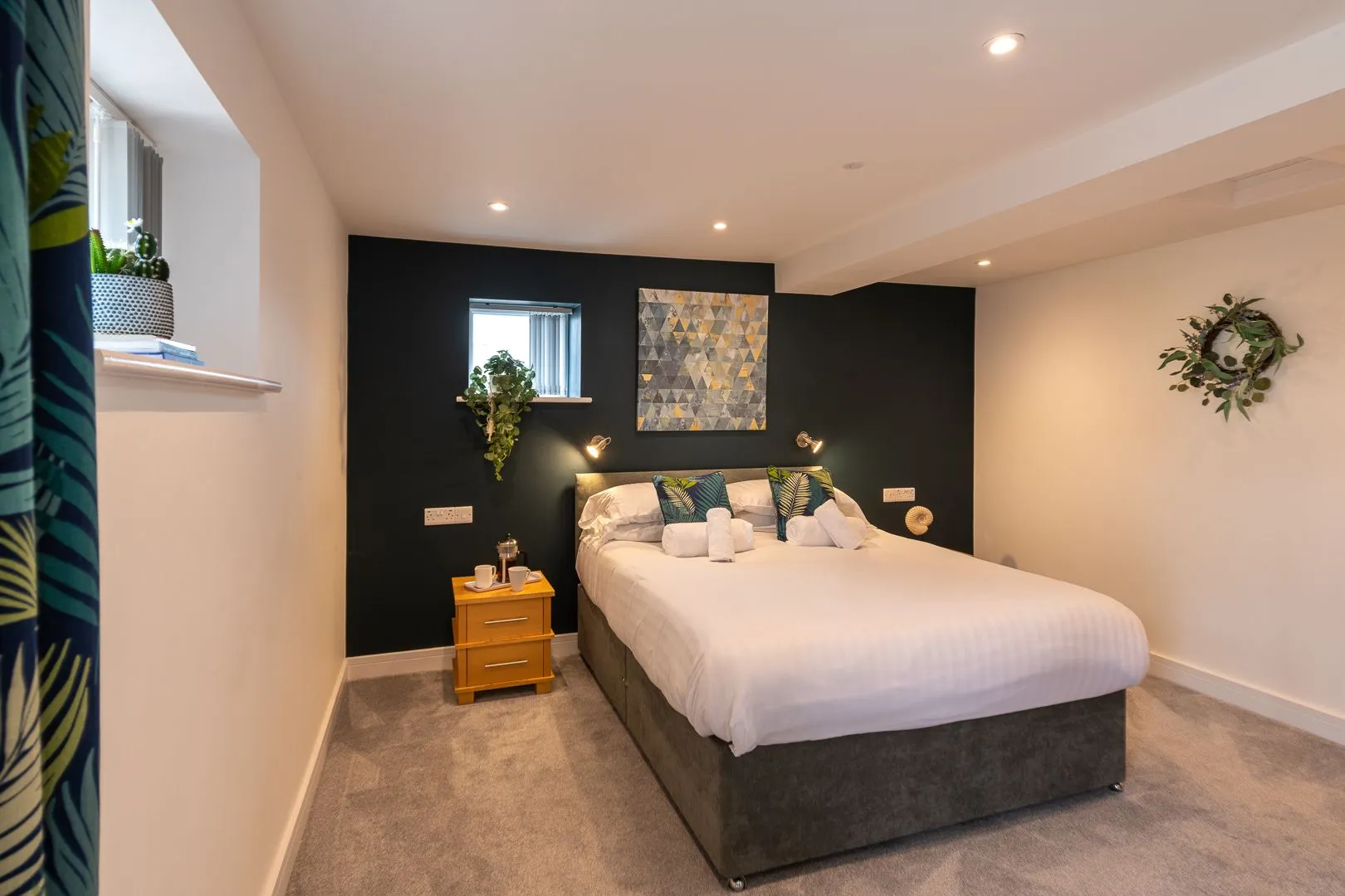 Hen Golchdy bedroom