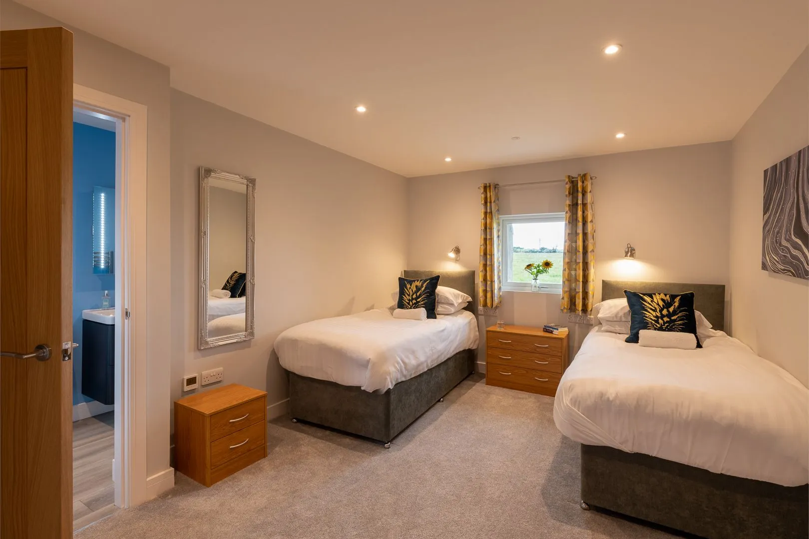 Hen Golchdy twin bedroom