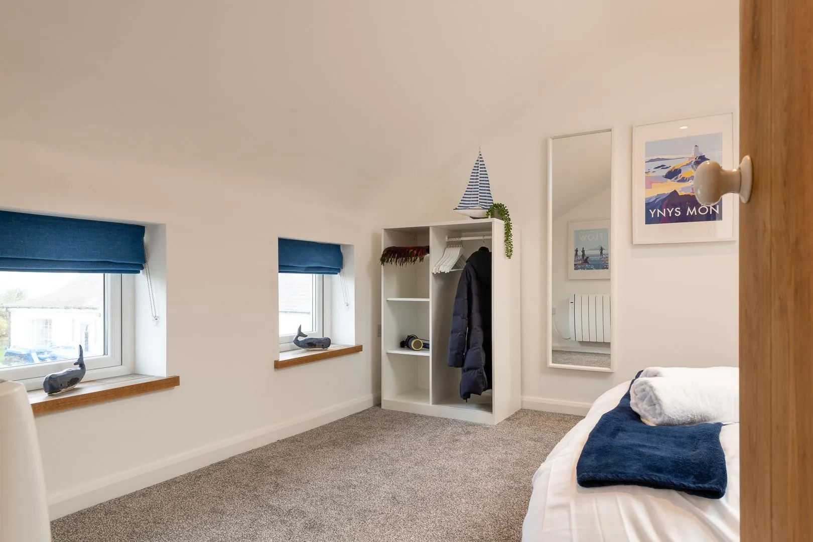 Kiloran - furniture in double bedroom