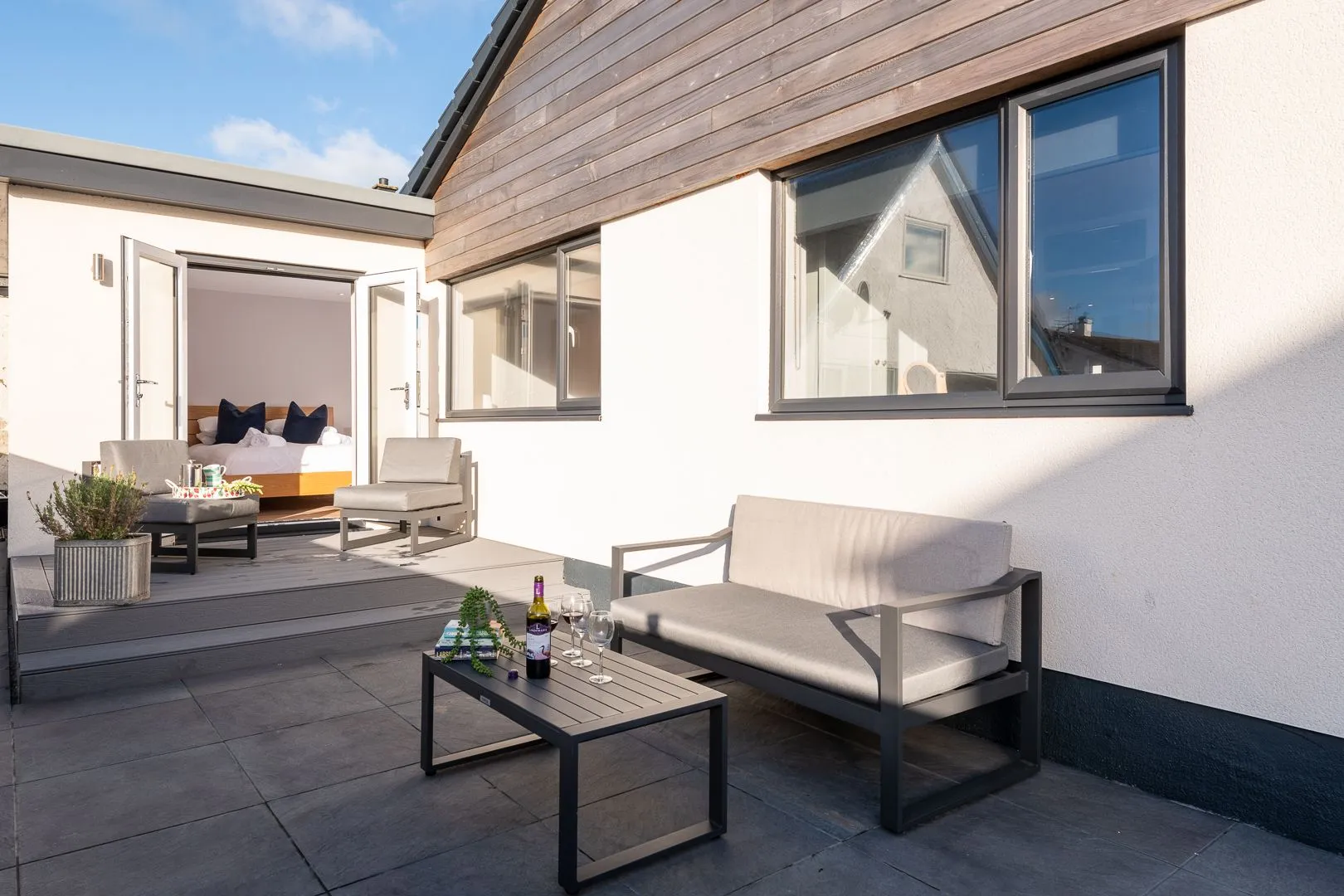 Stone's Throw - Decking - Rhosneigr