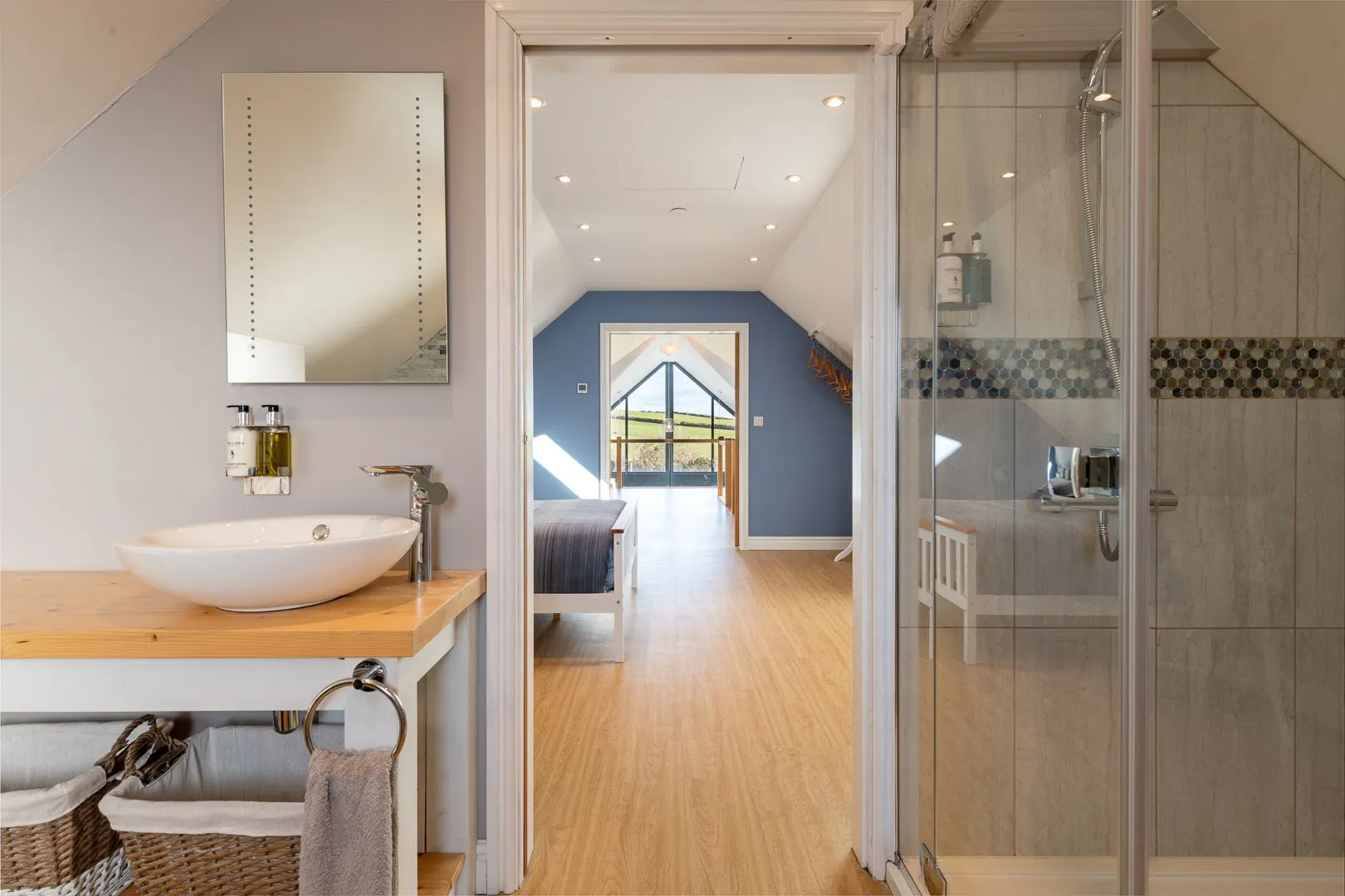 Ty Rhos Newydd Bedroom 2 En-suite