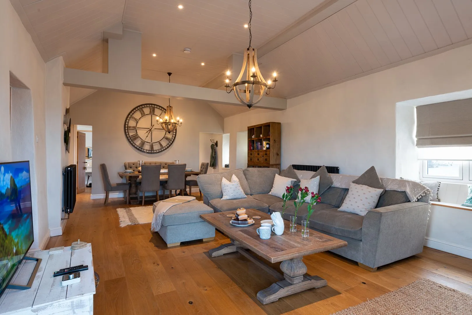 Bron Wendon living room diner