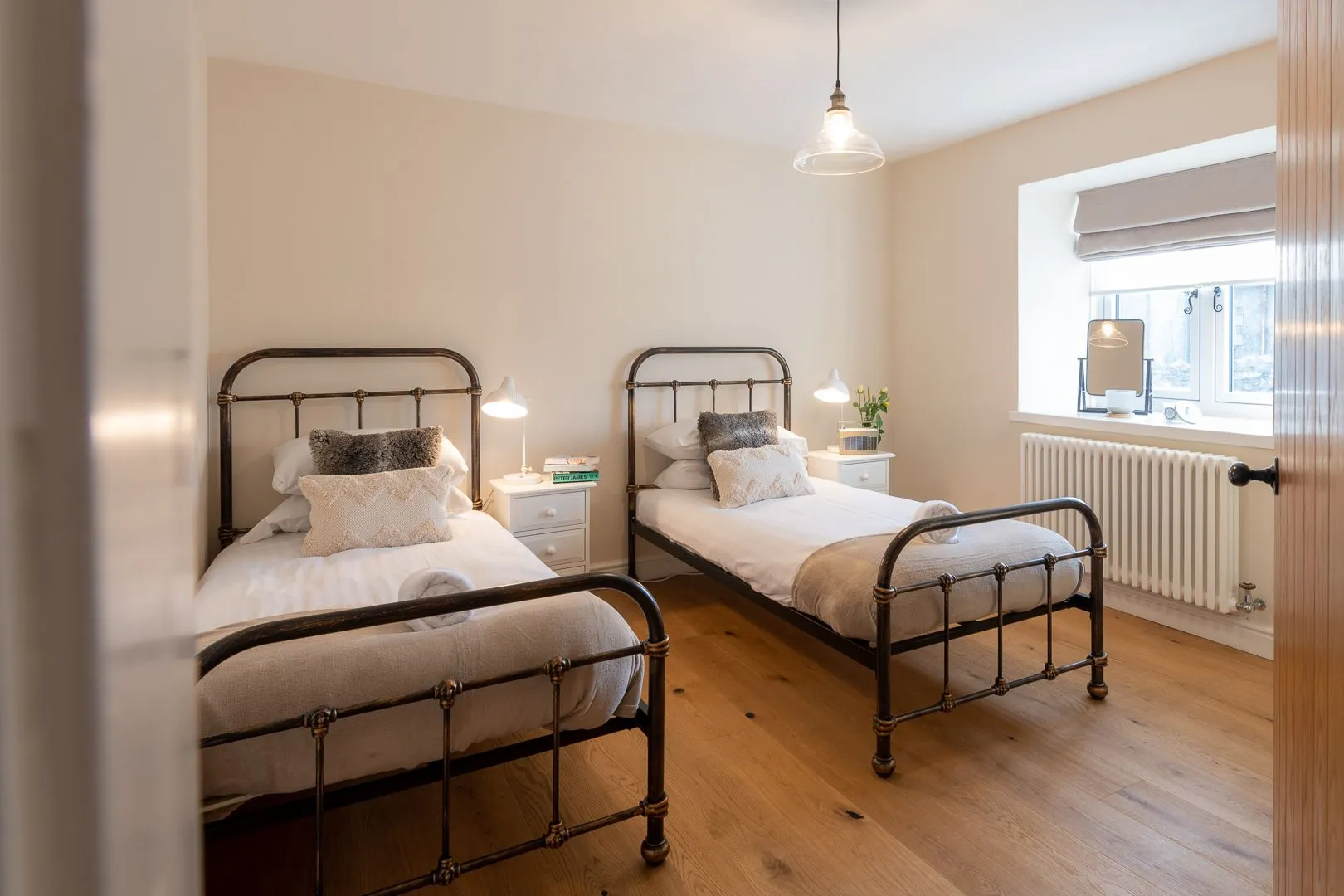 Bron Wendon twin beds