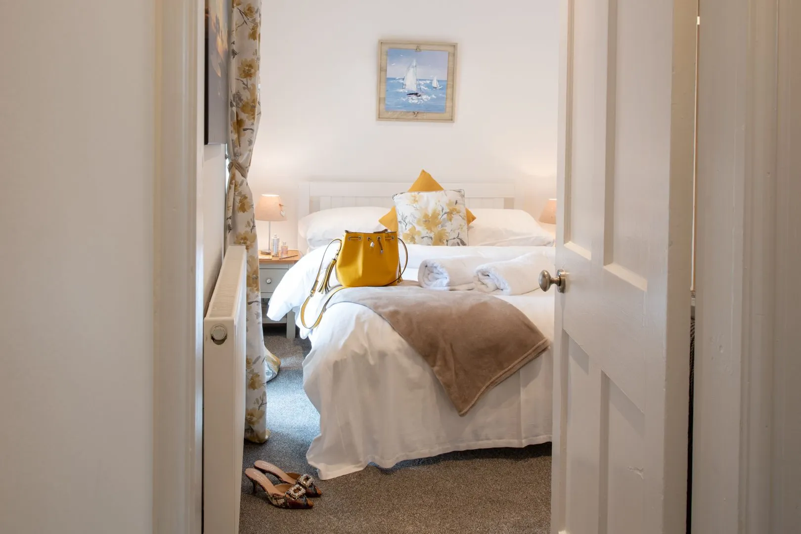 Lan Y Mor - downstairs double bedroom