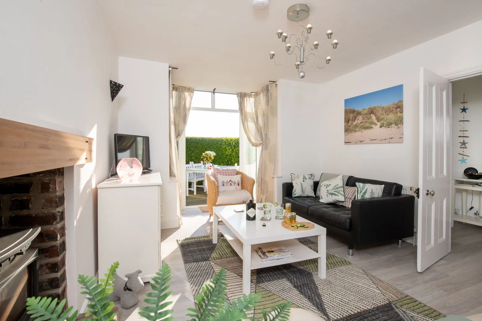 Lan Y Mor - living room