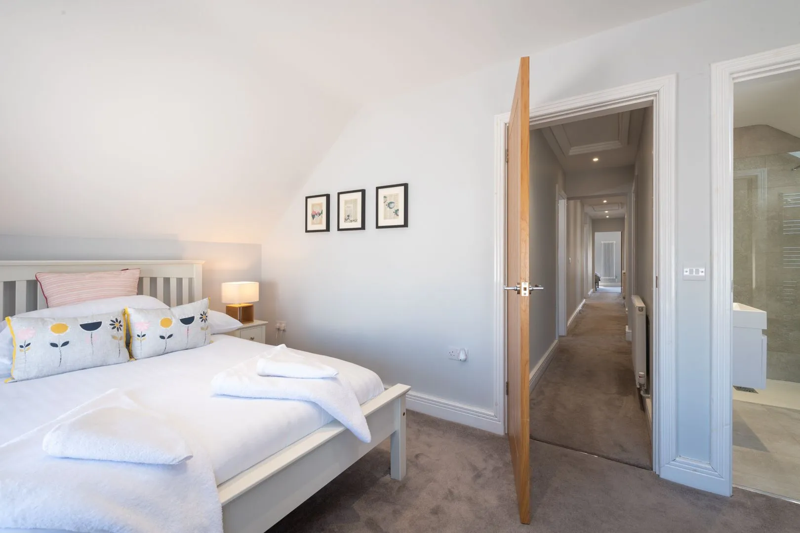 Trem Y Don Double Bedroom En-suite