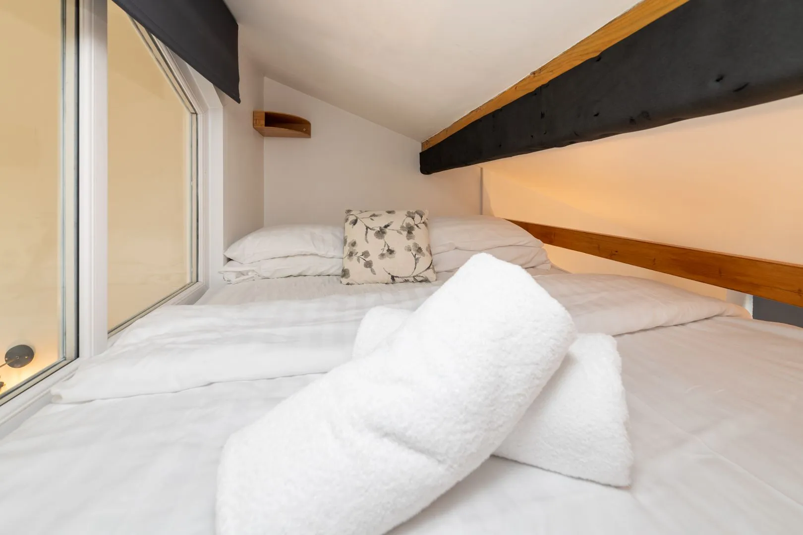 Lakeside - bed in the crog loft space