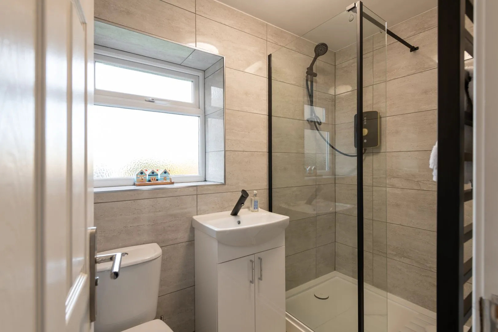 Lakeside - shower room