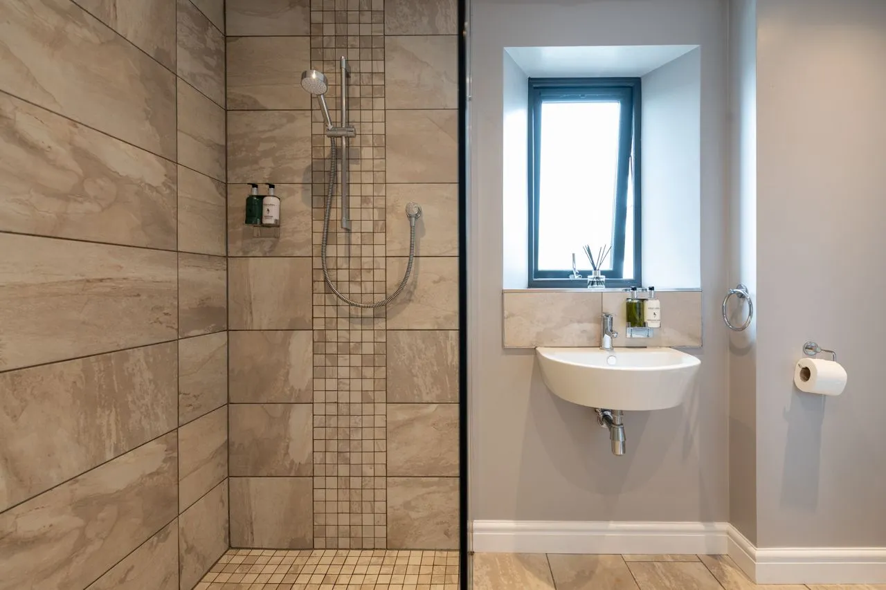Ty Rhos Newydd Bedroom 4 en-suite