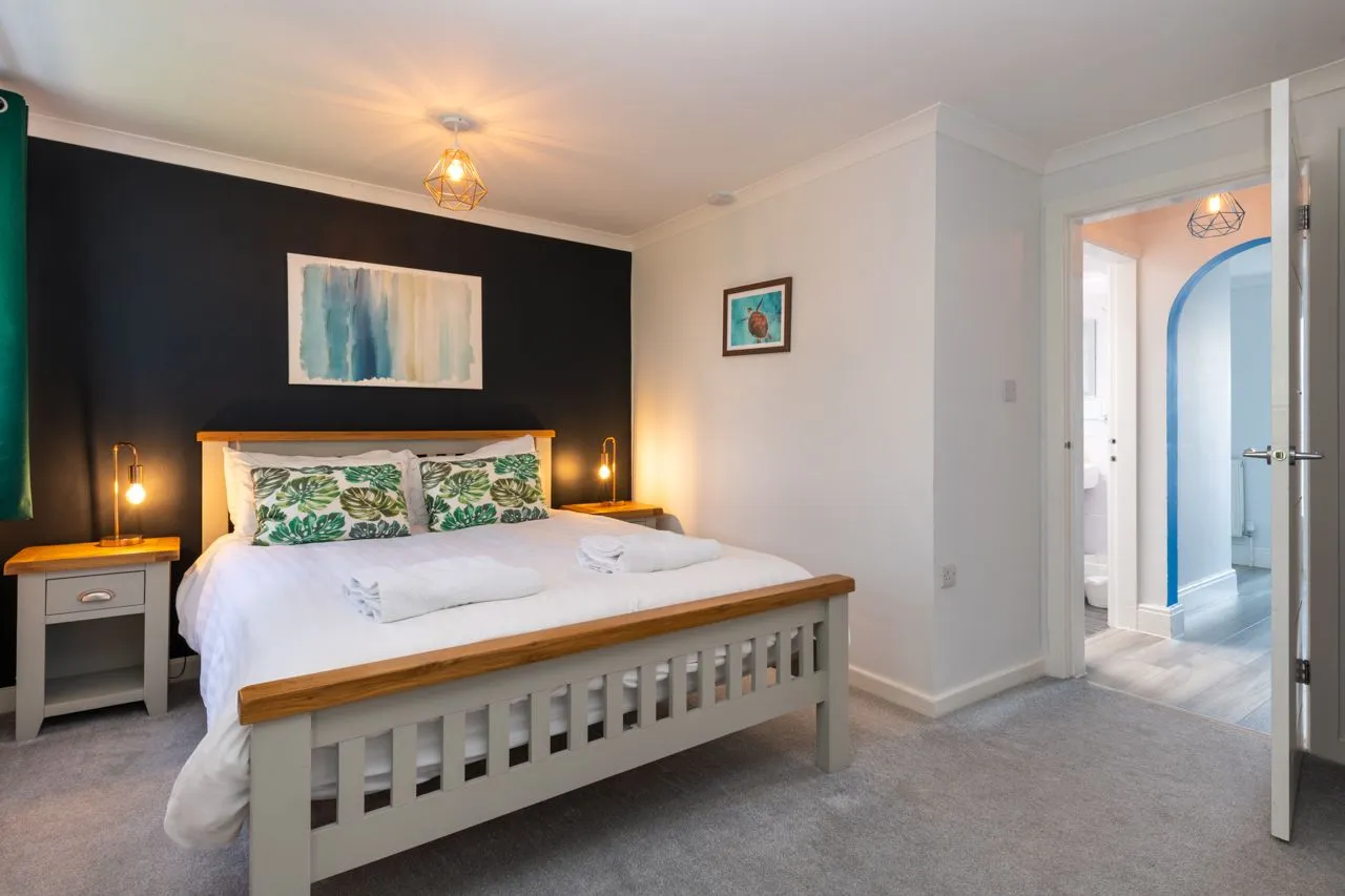 Coed Y Llan Master super-king bedroom