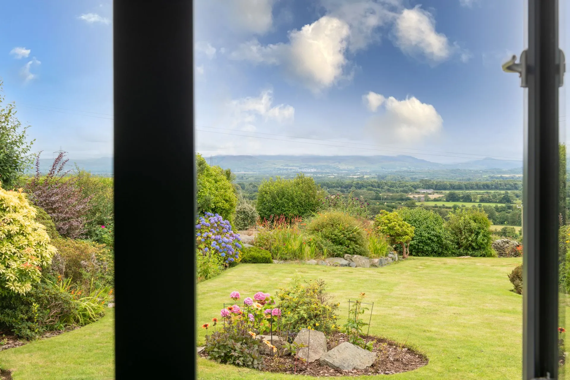 Penyrorsedd - Rear view and mountains