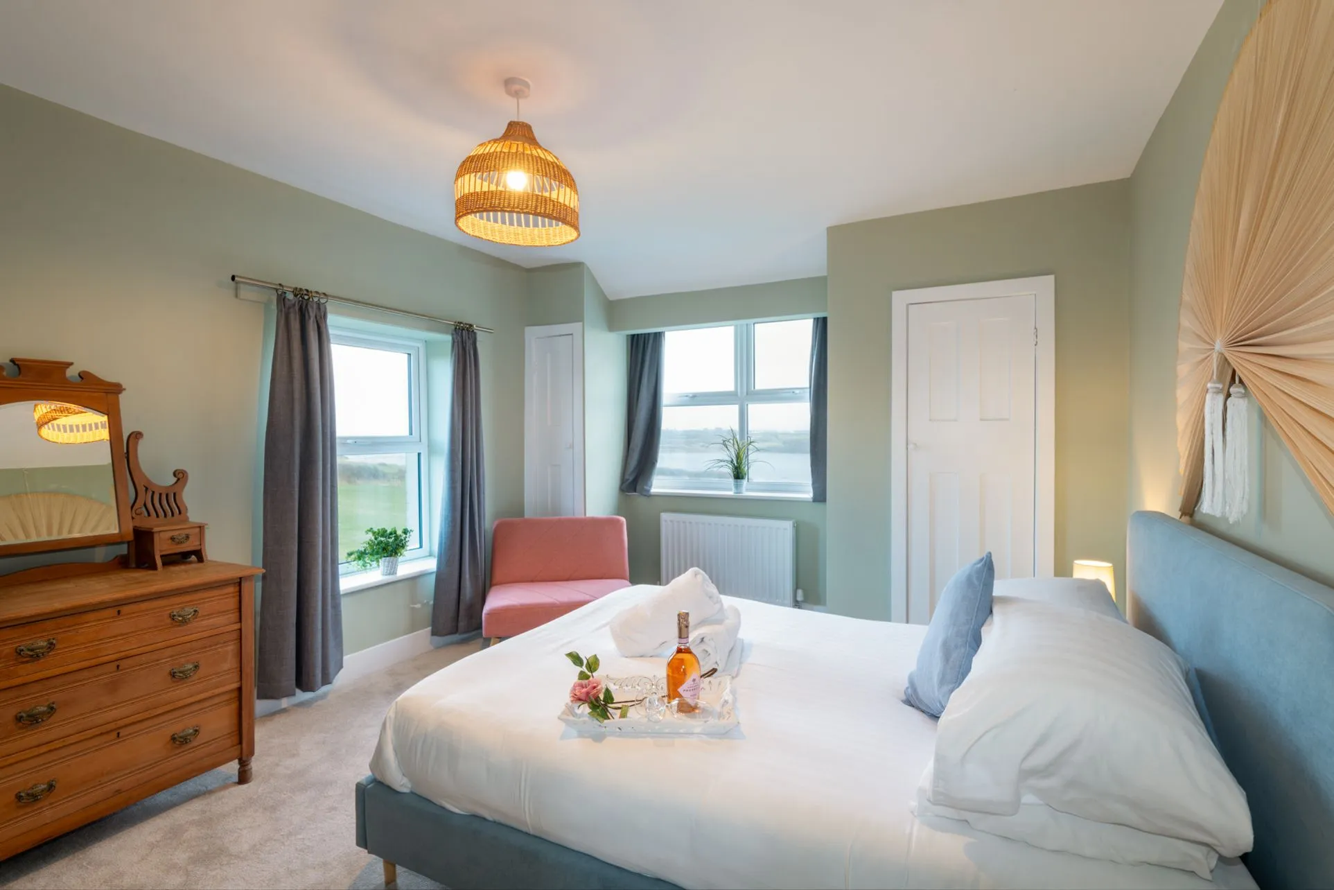 Twn Pwll Super King Bed