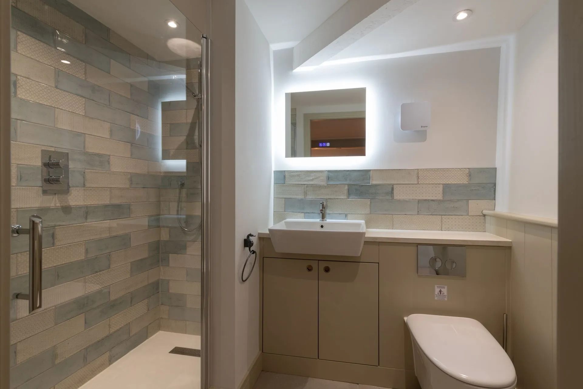Y Cei Bathroom en-suite