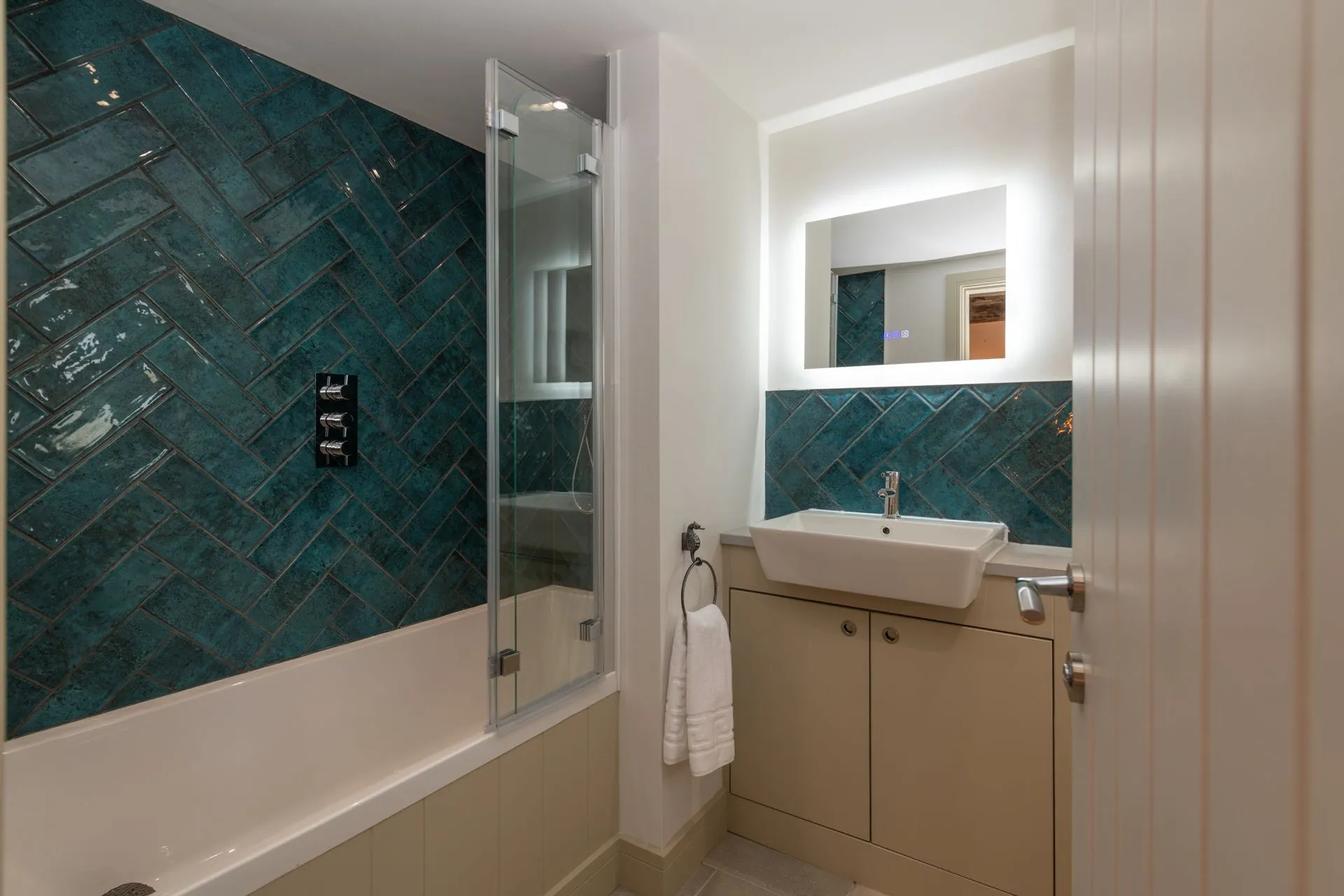 Y Cei master en-suite