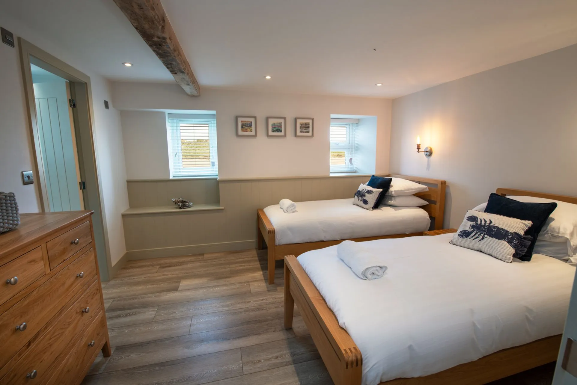 Y Cei twin bedroom
