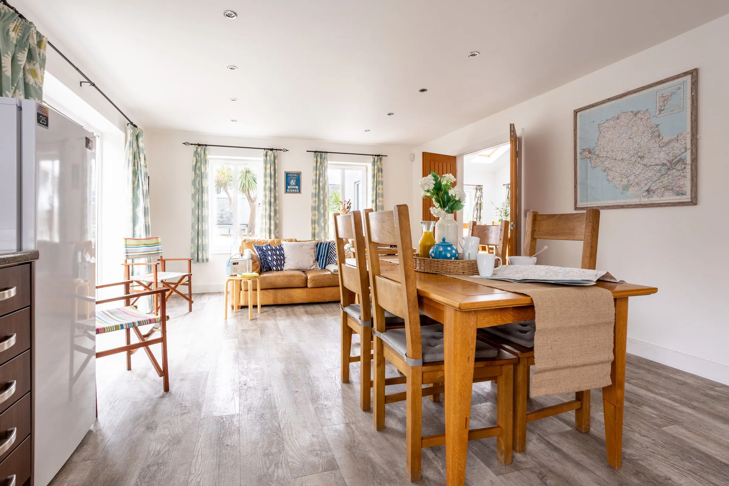 Ty Traeth Kitchen Table and Sofa