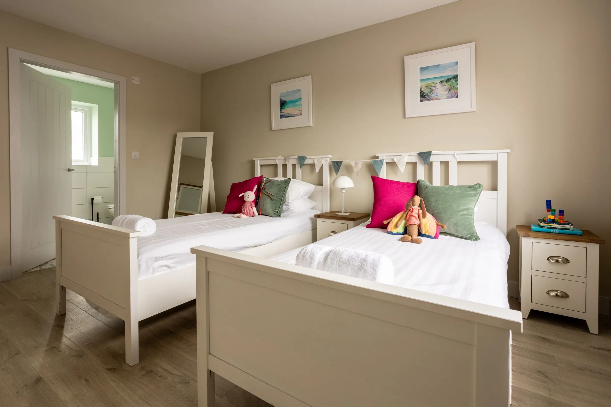 Awelfa Twin bedroom 