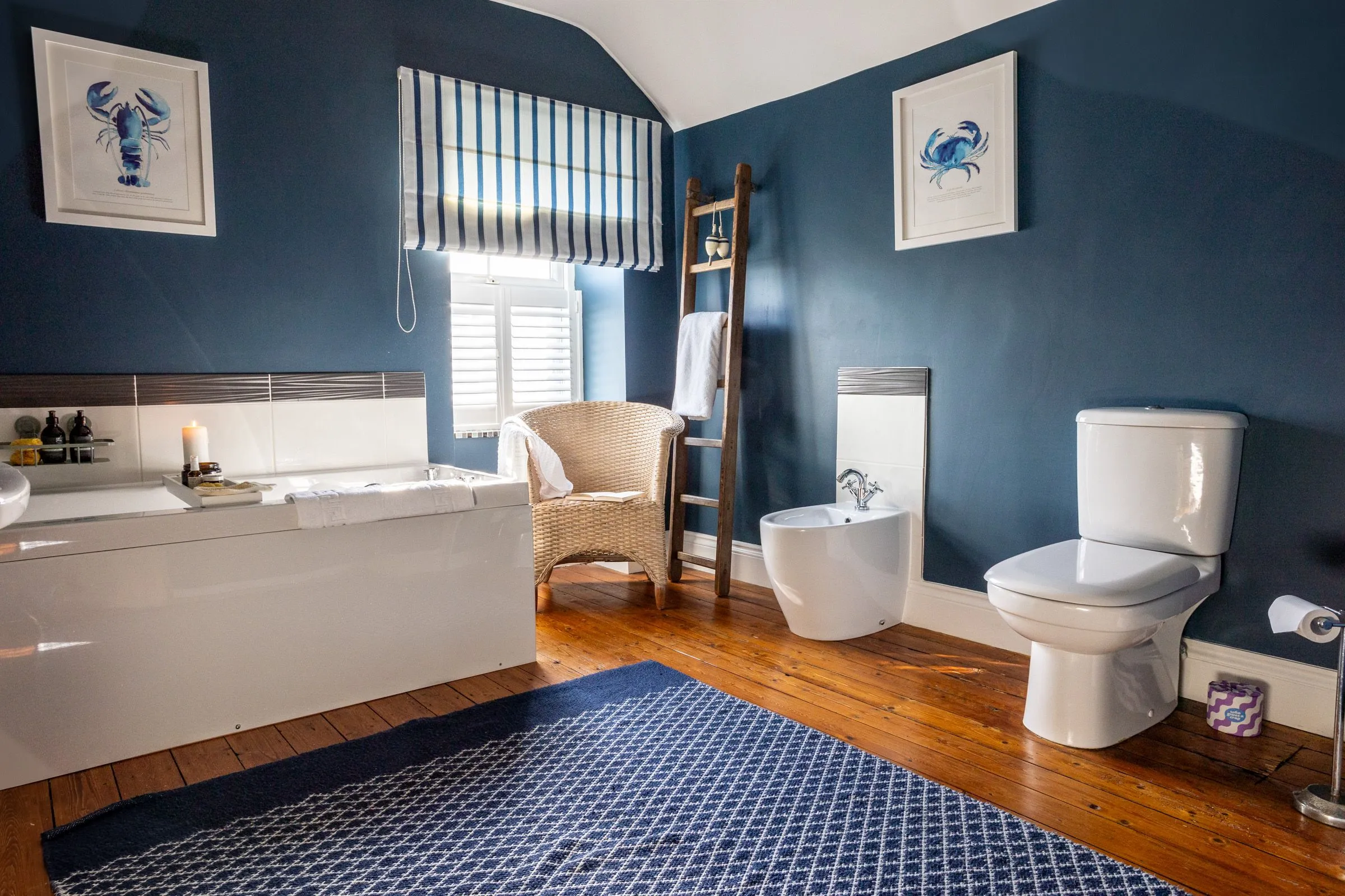 Maelog Villa Upstairs Bathroom - Rhosneigr
