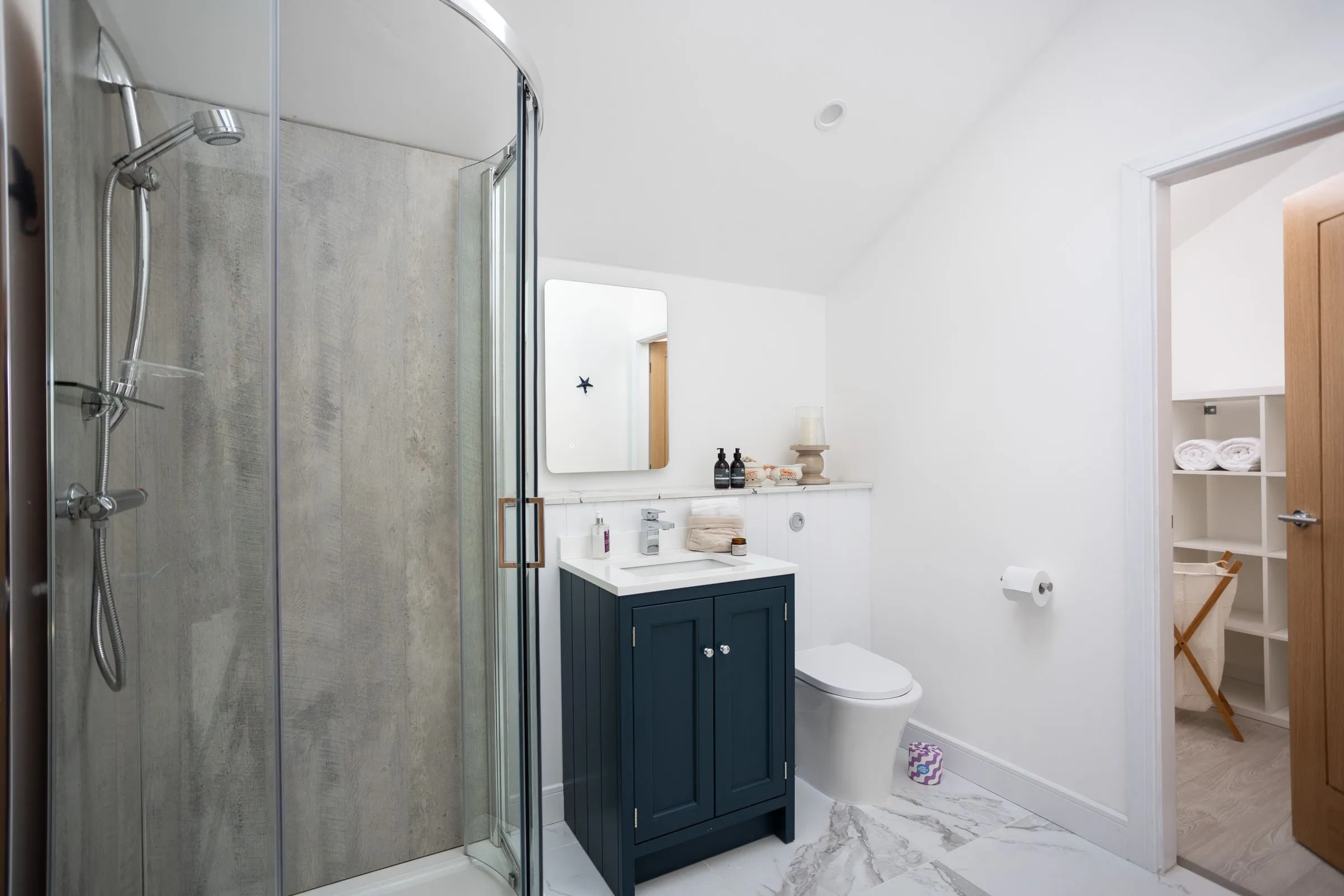 The Old Pottery Master Bedroom Ensuite
