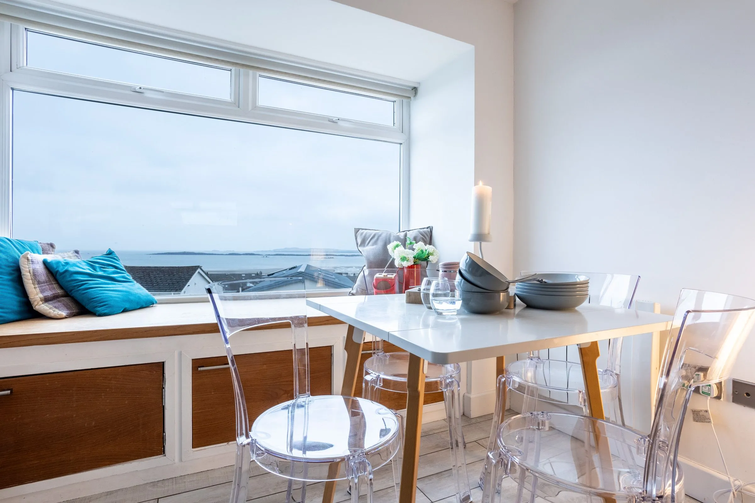 Sunset View - Dining Table 