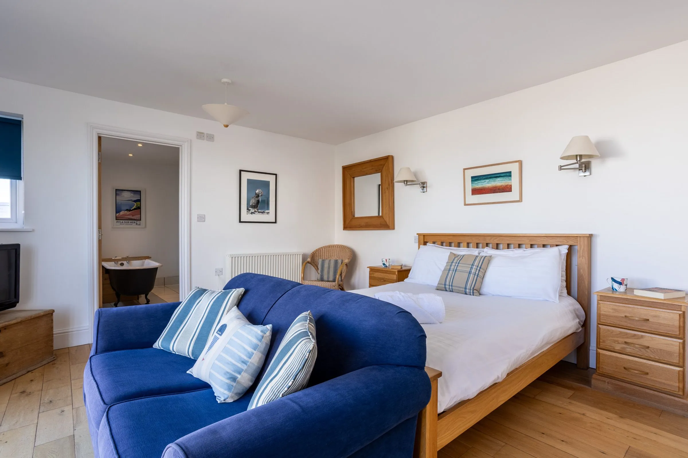 Morwennol - Downstairs Double Bedroom 