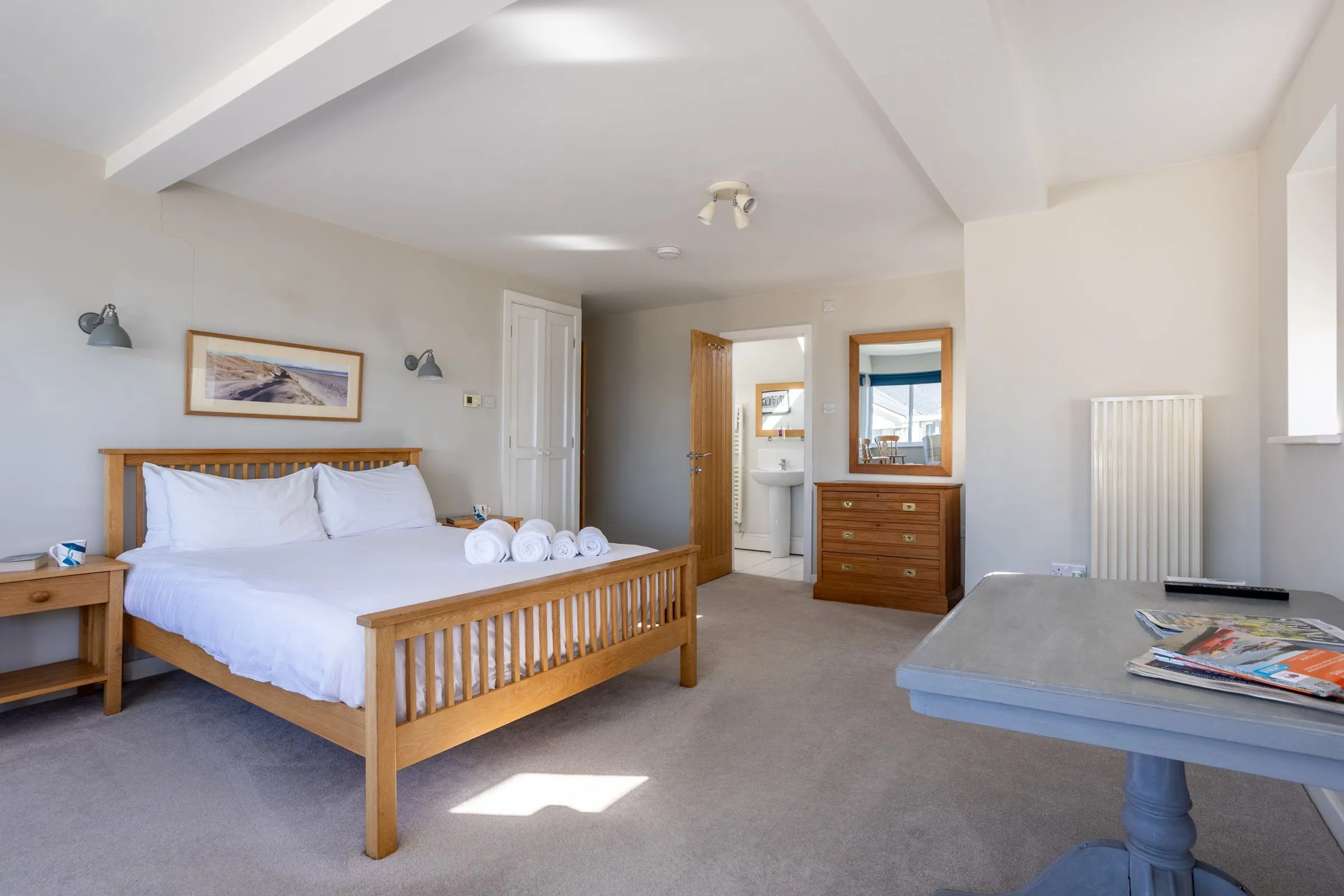 Morwennol - King Room to Landing