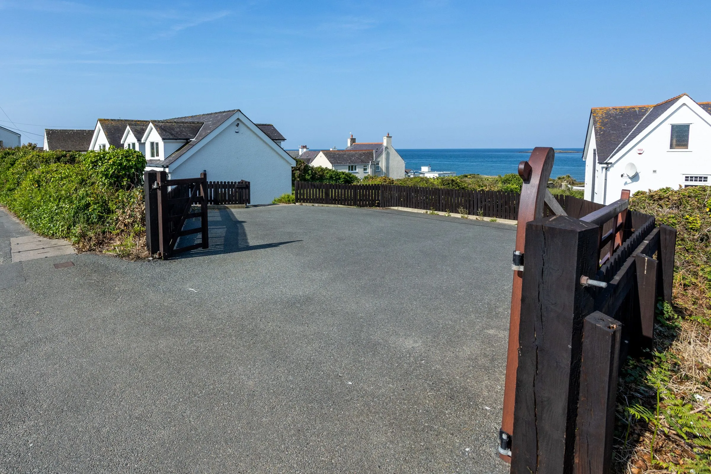 Gardd Nain - Driveway 