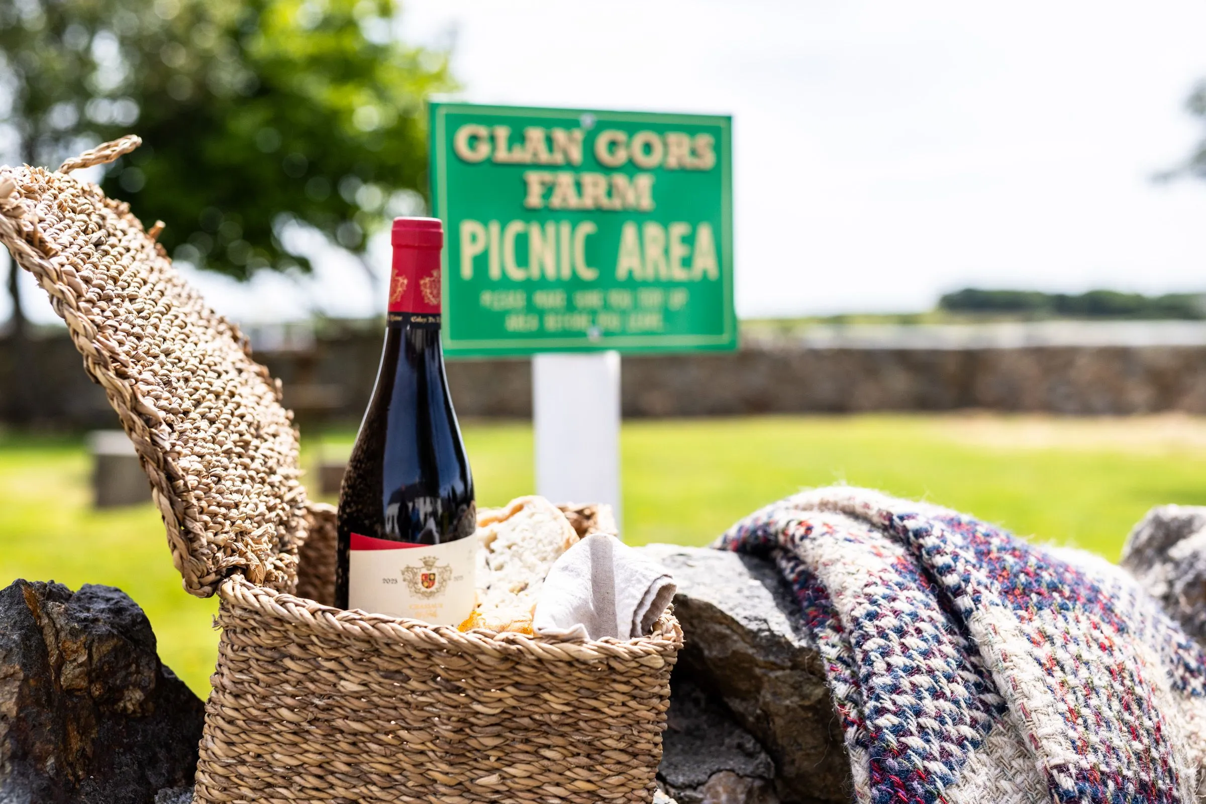 Y Stabl - picnic spot llanfaelog