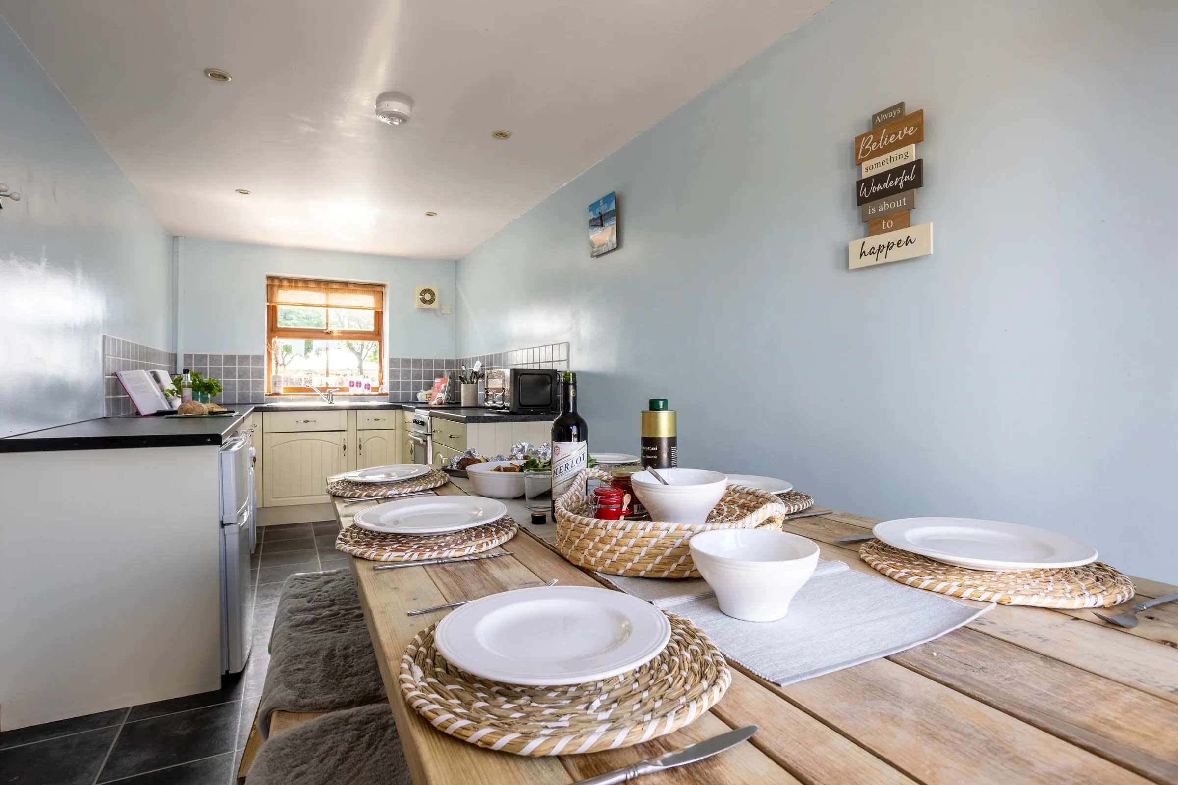 The Granary  - Dining table in Kitchen 