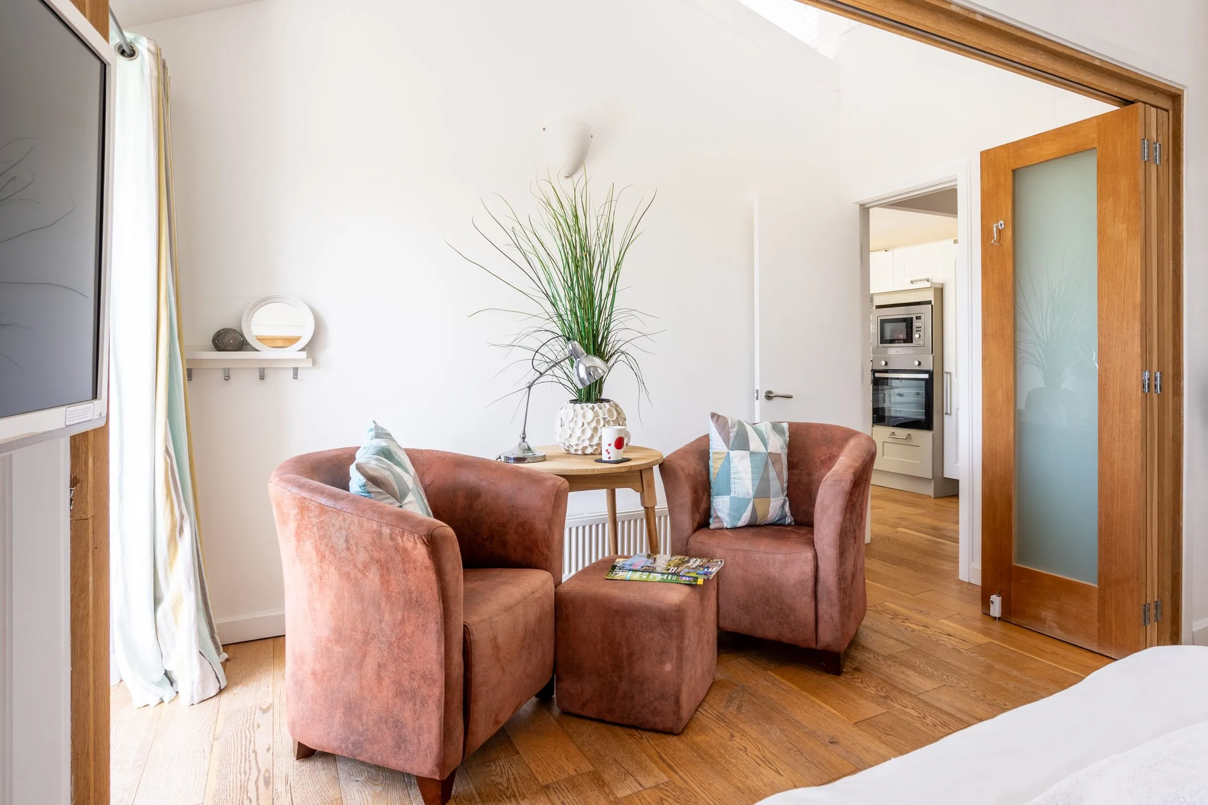 Owain's Lake View - View back into living area - Llanfaelog
